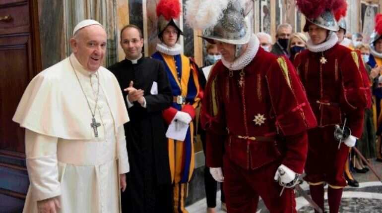 Pope in first trip outside Rome since virus lockdown