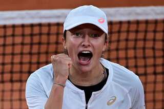 Fearless Swiatek continues transfer of power in women's tennis
