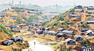 Bangladesh begins COVID-19 vaccinations for Rohingya refugees