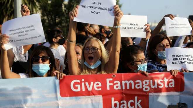 Cyprus: Hundreds protest against opening of beachfront in Varosha