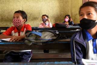 Nepal reports record high COVID-19 cases; Govt warns about hospital beds shortage