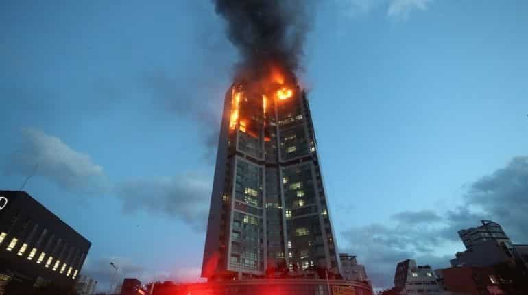 South Korea: 93 people hospitalised after 33-storey building catches fire