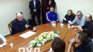 Belarus president Alexander Lukashenko visits jail to meet detained rivals: Reports