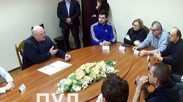 Belarus president Alexander Lukashenko visits jail to meet detained rivals: Reports