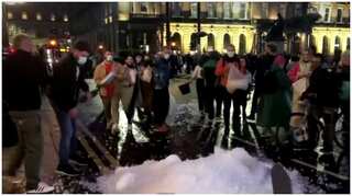 Scotland: Bar workers dump ice to protest against coronavirus shutdown in Glasgow