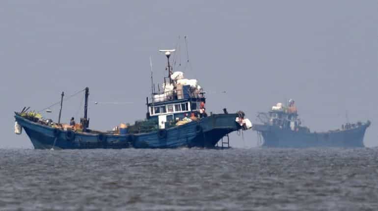 Malaysia detains Chinese vessels for trespassing in territorial waters Malaysia detains Chinese vessels for trespassing in territorial waters