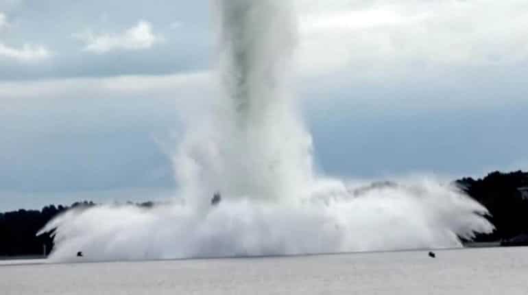 World War II biggest bomb explodes underwater during attempt to defuse it World War II biggest bomb explodes underwater during attempt to defuse it