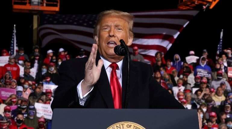 US election 2020: With 20 days to go, Trump offers kisses to his supporters at Florida rally