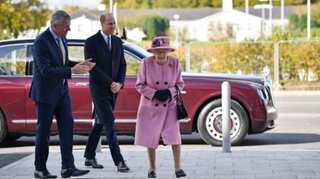 UK queen, 94, visits Novichok lab in first outing since lockdown