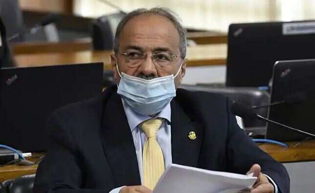 Brazilian senator hides cash between his buttocks