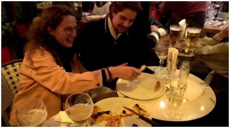 Last wine and dine for Parisians as COVID-19 curfew kicks in Last wine and dine for Parisians as COVID-19 curfew kicks in