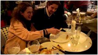 Last wine and dine for Parisians as COVID-19 curfew kicks in