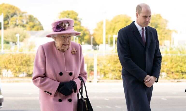 Queen Elizabeth and Prince William draw criticism for not wearing a mask at a public gathering