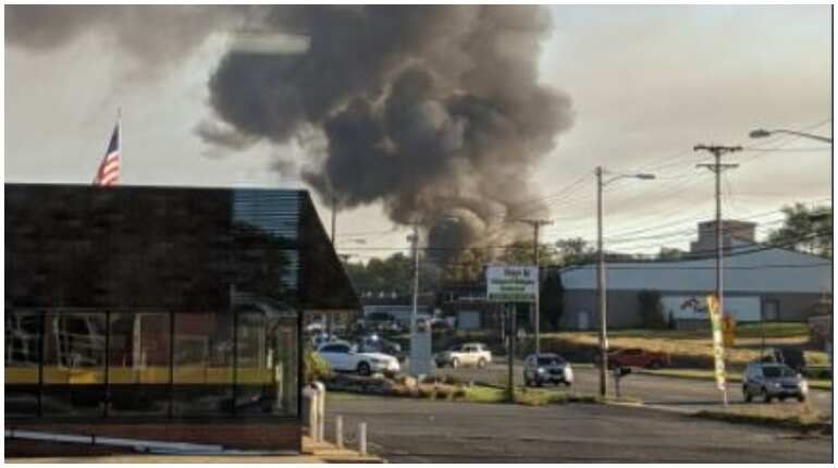 US: At least 5 injured in blast, fire at Virginia shopping mall US: At least 5 injured in blast, fire at Virginia shopping mall