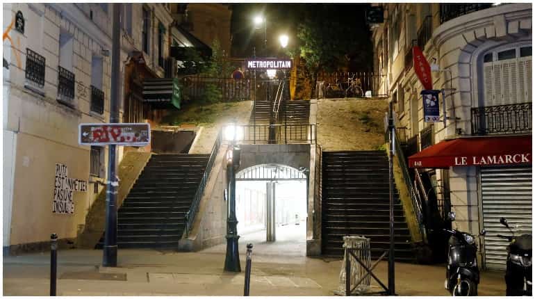 No party: Paris streets deserted on Saturday night as curfew kicks in No party: Paris streets deserted on Saturday night as curfew kicks in