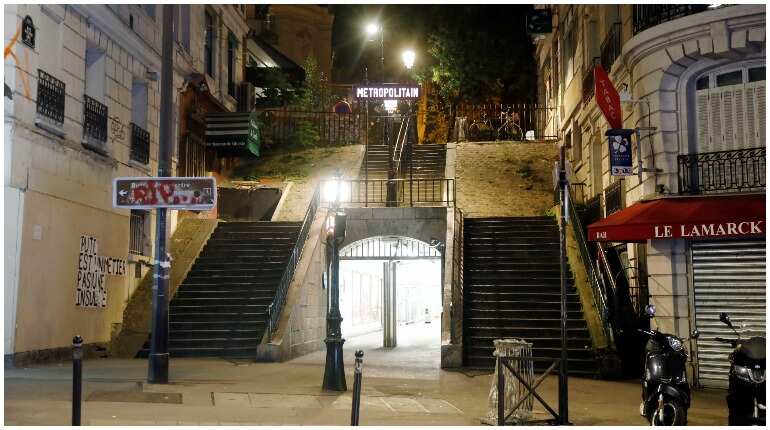 No party: Paris streets deserted on Saturday night as curfew kicks in