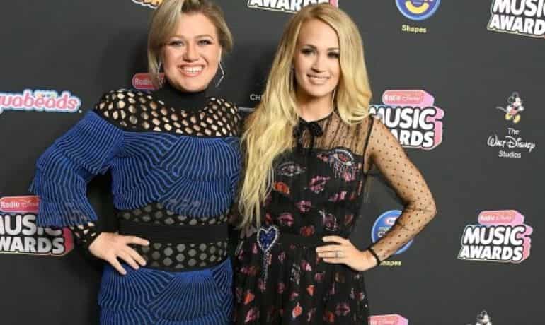 Kelly Clarkson recalls when she signed an autograph as Carrie Underwood