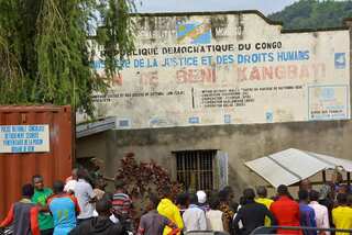 Suspected Islamists free 1,300 prisoners from east Congo jail