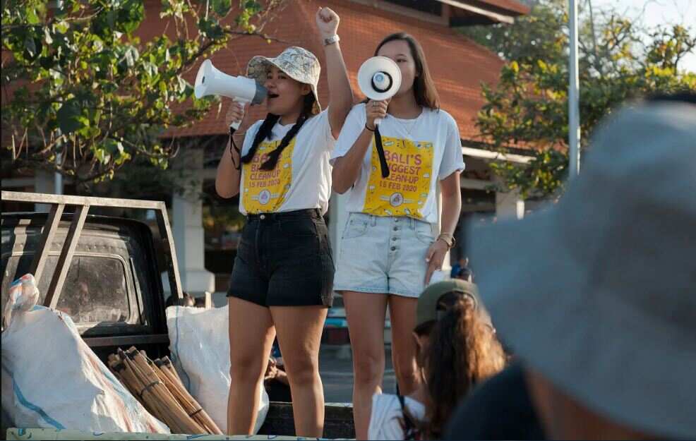 Two sisters from Bali come up with 'bye bye plastic bags' campaign