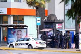 Georgia: Gunman storms bank, takes hostages