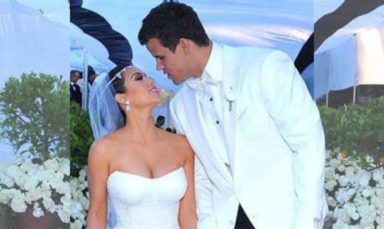 Kim Kardashian says she owes an apology to ex Kris Humphries
