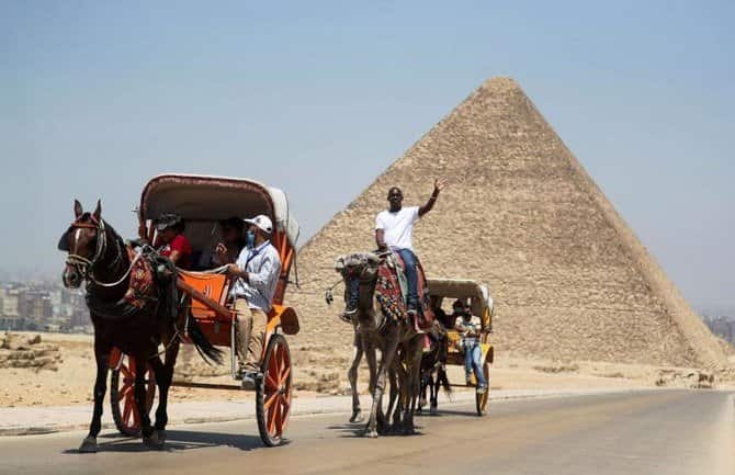 Egypt opens first ever restaurant on pyramid plateau