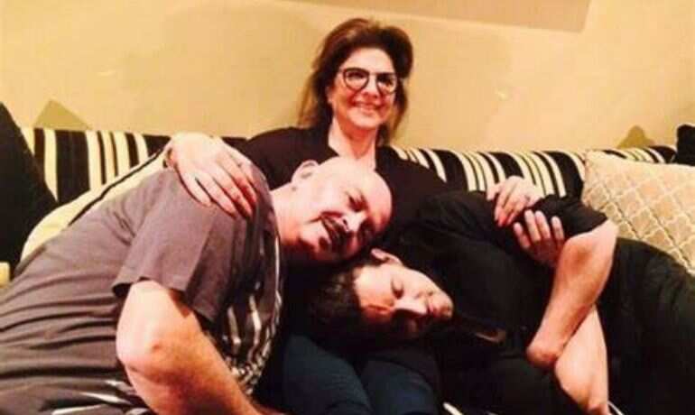 Hrithik Roshan's mother Pinkie tests COVID-19 positive Hrithik Roshan's mother Pinkie tests COVID-19 positive