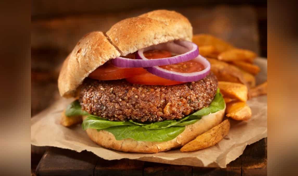 Pakistan police arrest 19 employees of fast food restaurant for not giving free burgers Pakistan police arrest 19 employees of fast food restaurant for not giving free burgers