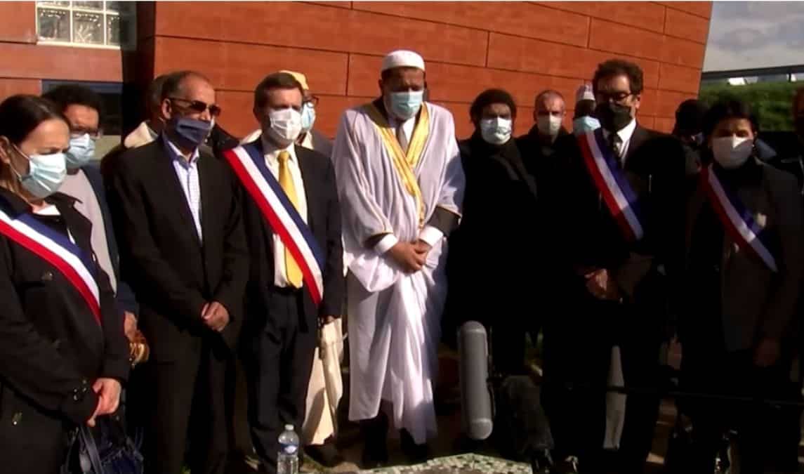 French mosque holds prayer in tribute to Samuel Paty French mosque holds prayer in tribute to Samuel Paty