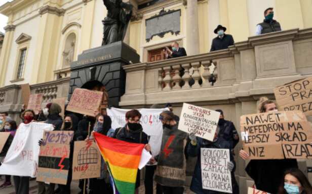 Polish protesters target church masses over near-total abortion ban