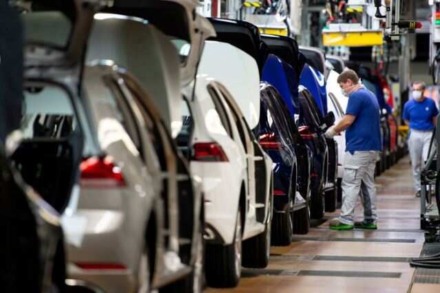 German business morale falls on virus angst as rebound fades