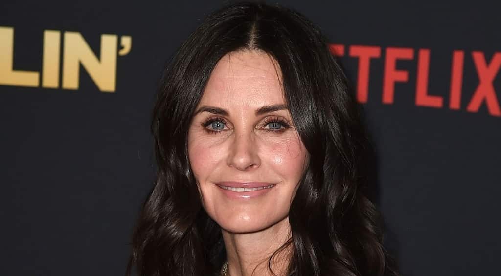 Courteney Cox tells her 'Scream' co-star that 'Friends' home is off limits, watch video