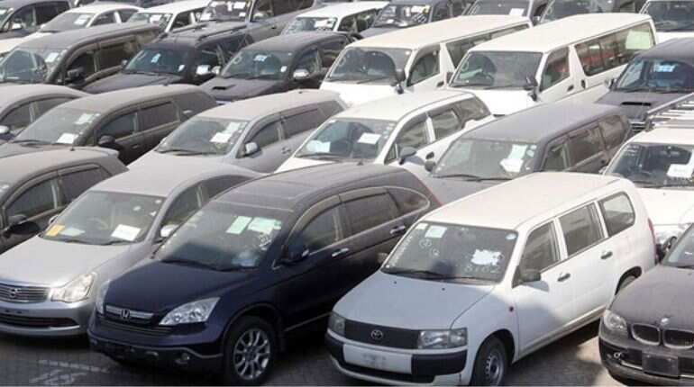 'Old and unsafe' cars fuelling air pollution in developing countries, report finds