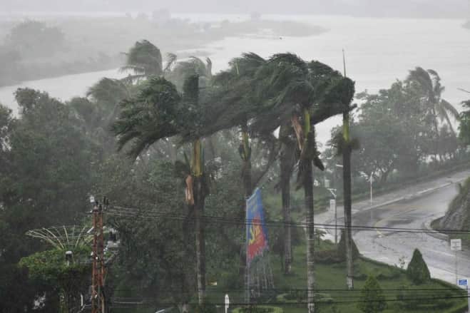 Typhoon Molave lashes Vietnam coast, 26 fishermen reported missing