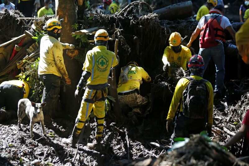 El Salvador landslide kills seven; over 30 missing El Salvador landslide kills seven; over 30 missing