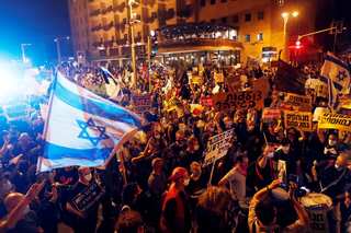 Thousands protest in Jerusalem against PM Netanyahu