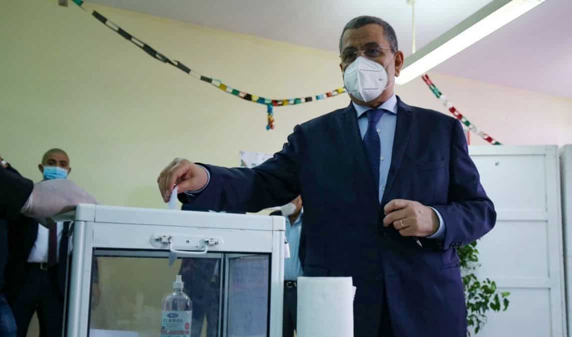 Algeria votes on new constitution amid opposition boycott