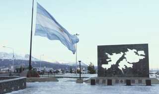 200 years after the first raising of the Argentine flag in Malvinas