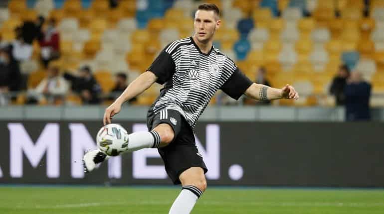 Bayern Munich defender Niklas Suele tests positive for COVID-19