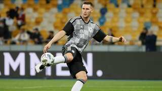 Bayern Munich defender Niklas Suele tests positive for COVID-19