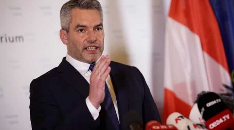 Austrian minister says at least one 'Islamist terrorist' behind Vienna attack Austrian minister says at least one 'Islamist terrorist' behind Vienna attack