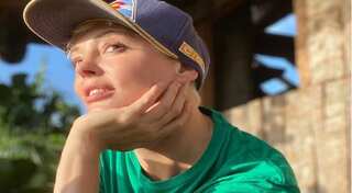 Rose McGowan breaks her arm while 'reading US election results'