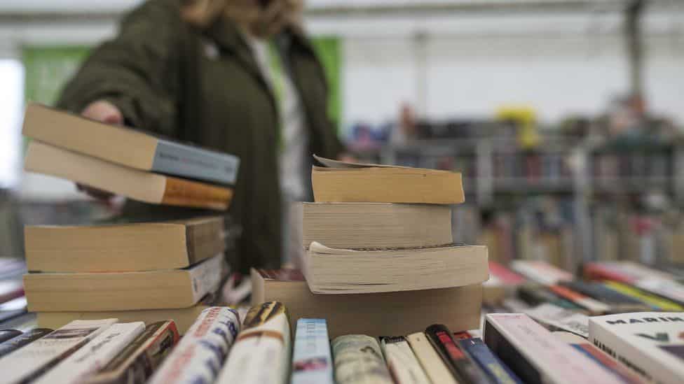 Bookshops in England take to alternative online platforms