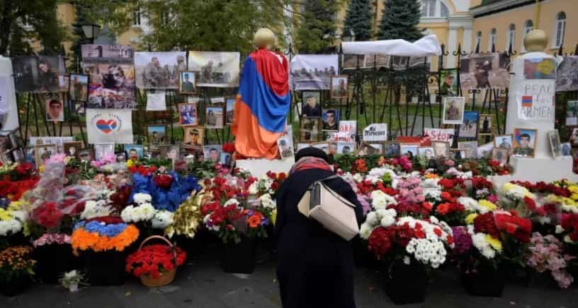 Armenia and Azerbaijan agree on a deal with Russia to end conflict Armenia and Azerbaijan agree on a deal with Russia to end conflict