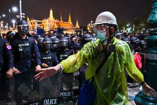 'Confrontation not the way to solve problem': Thai PM urges calm over tension between royals and anti-govt protesters