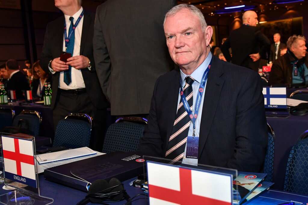 FA chairman Clarke resigns after 'unacceptable' comments