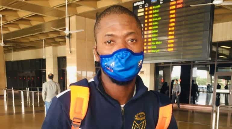 Karachi King get trolled as Sherfane Rutherford lands in Pakistan in MI kit Karachi King get trolled as Sherfane Rutherford lands in Pakistan in MI kit