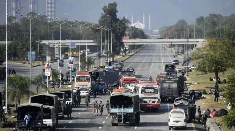 Pakistan: Major road into Islamabad closed as anti-France protests continue Pakistan: Major road into Islamabad closed as anti-France protests continue