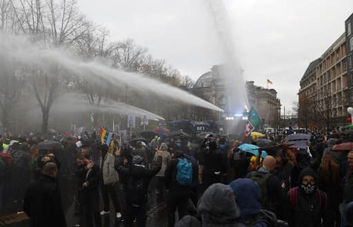 Protesters clash with police in Berlin over shutdown restrictions Protesters clash with police in Berlin over shutdown restrictions