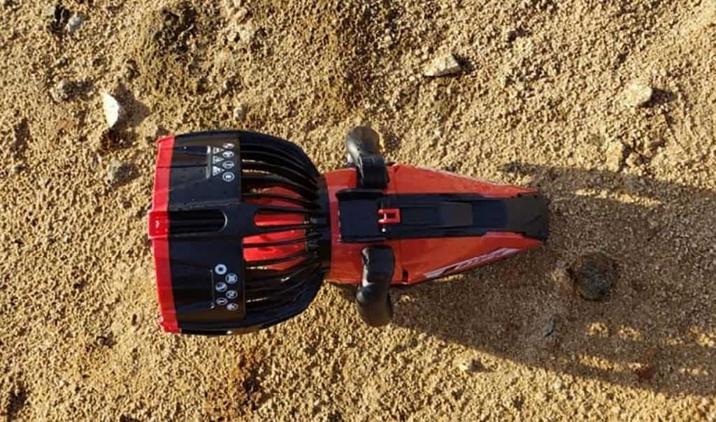 Ponzi scheme suspect uses underwater scooter to flee FBI